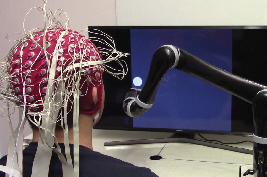 การพัฒนาแขนหุ่นยนต์แบบควบคุมด้วยจิตใจ